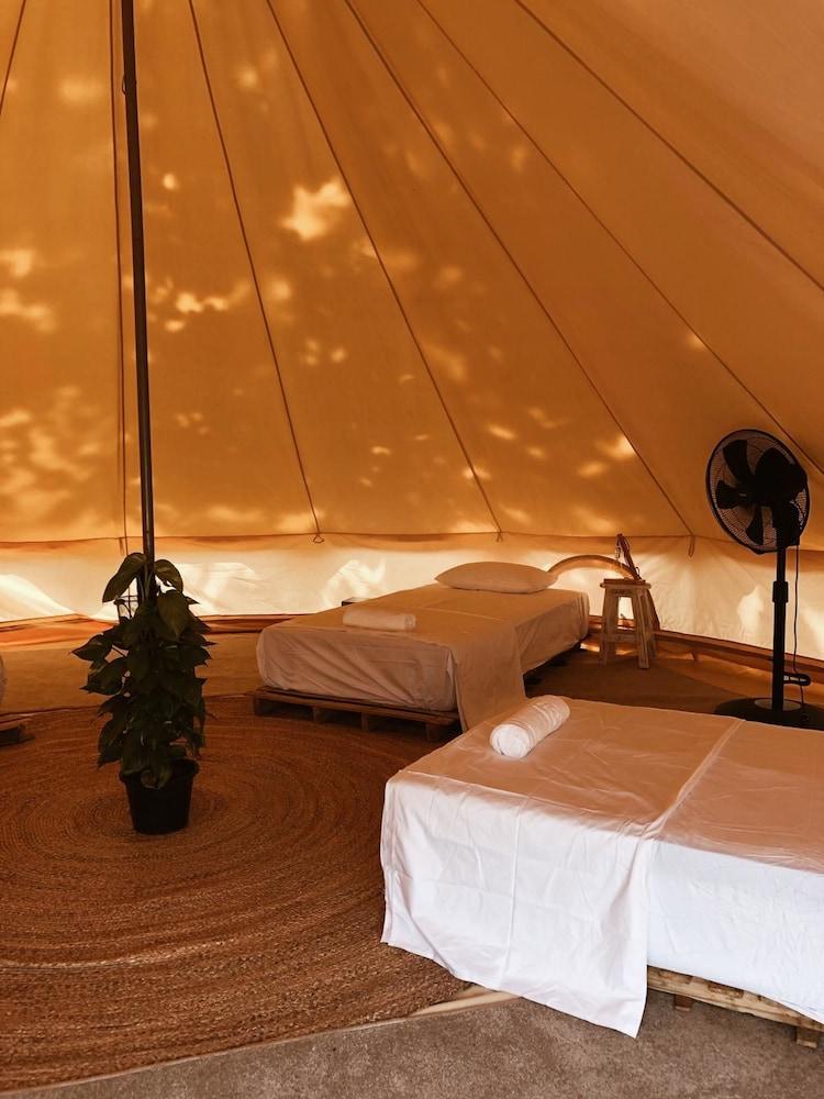 Roost Glamping Hotel 3*